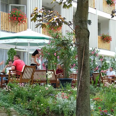 Lido Hotel 3*