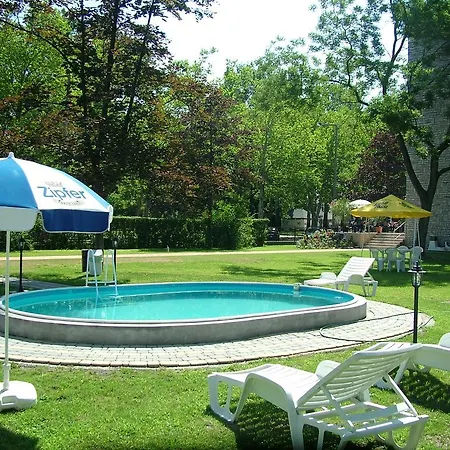 Lido Hotel 3*